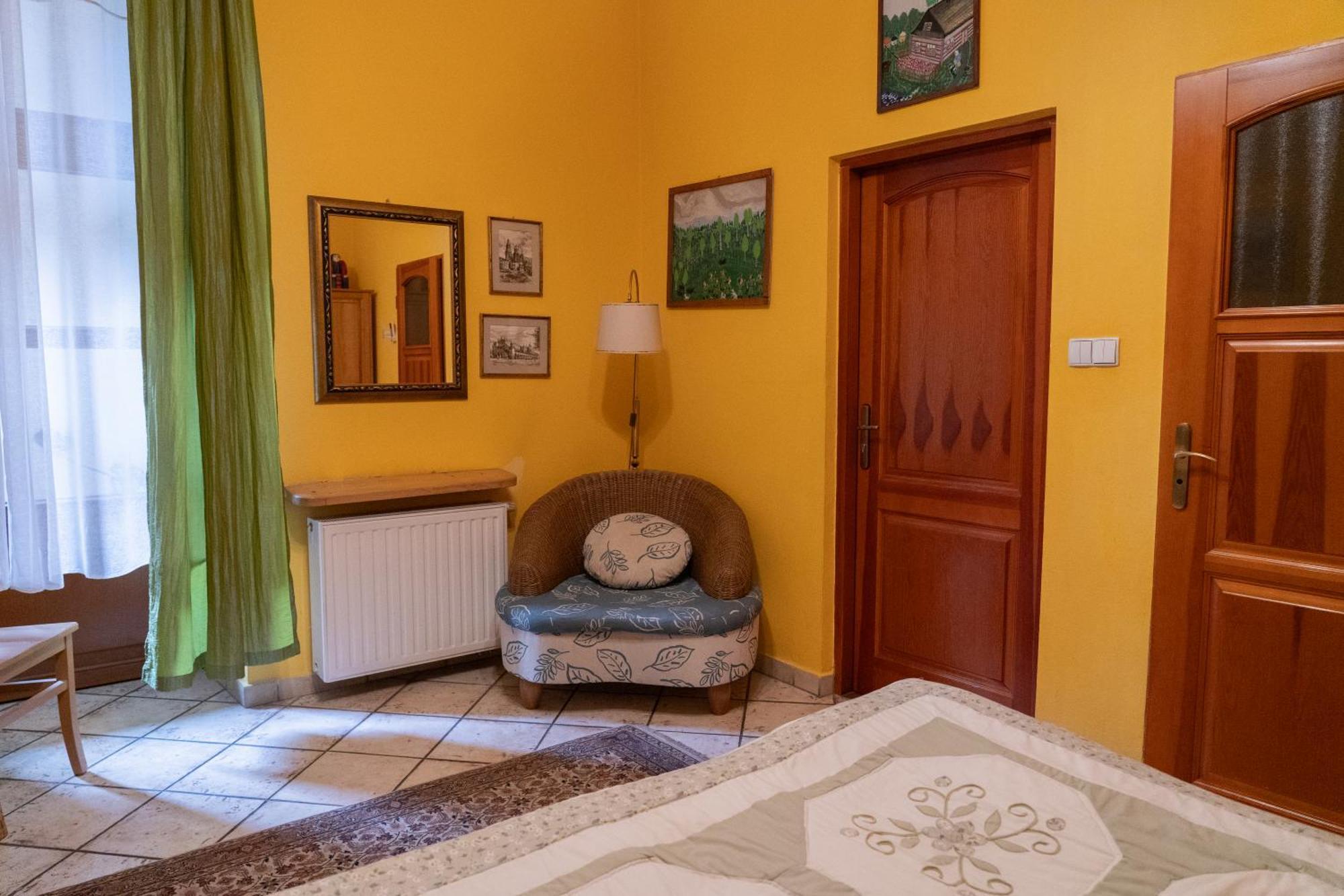 Kolory Guest House Краков Экстерьер фото