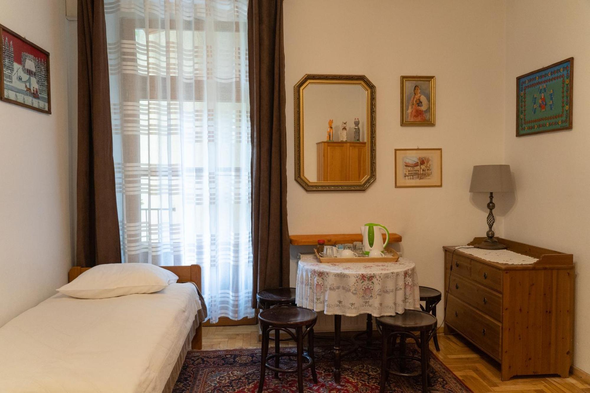 Kolory Guest House Краков Экстерьер фото