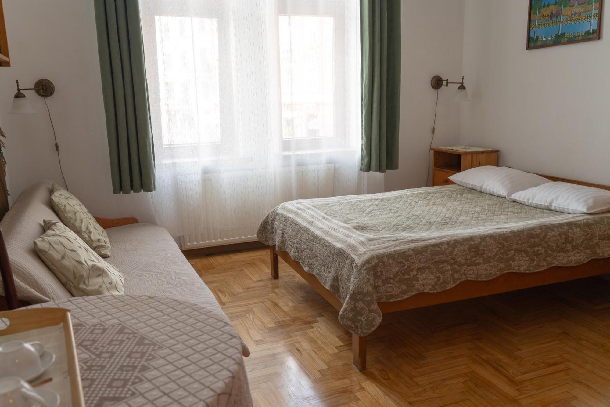 Kolory Guest House Краков Экстерьер фото